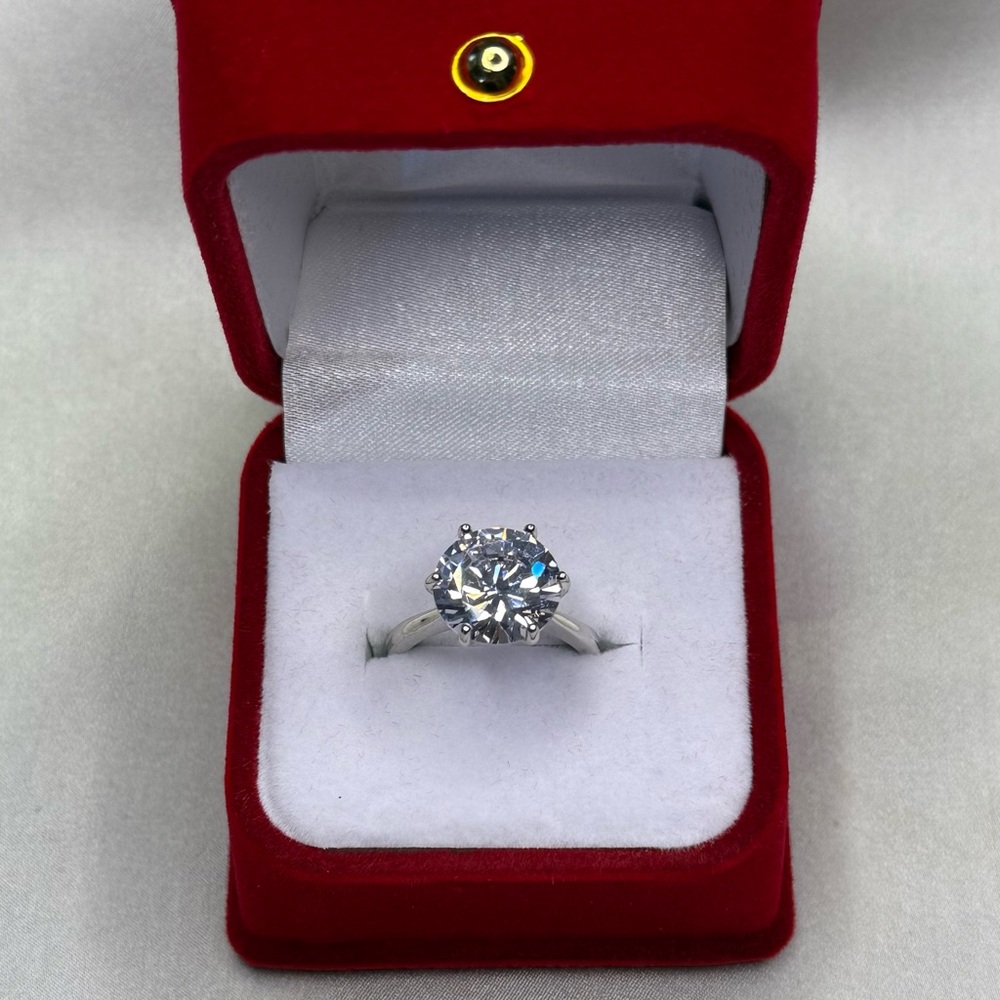 Elegant Moisanite diamond Ring